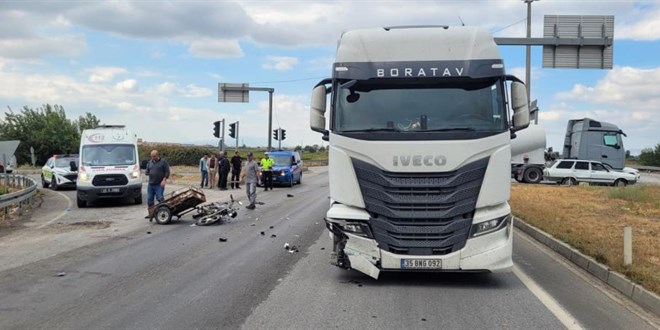 Manisa'da sepetli motosiklet t�rla �arp��t�: 1 �l� - Son Dakika Haber