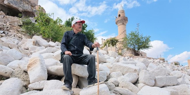 Terk edilen k�y�ndeki camiye 23 y�ld�r g�n�ll� olarak g�z� gibi bak�yor - Son Dakika Haber