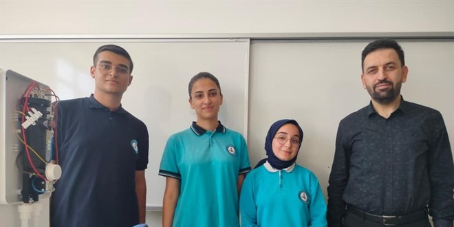Elaz��l� ��renciler d�nya finalinde: 11 bin ba�vuruyu geride b�rakt�lar - Son Dakika Haber