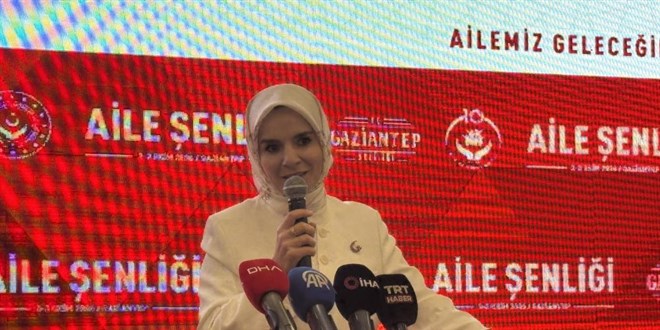 Bakan G�kta�: 261 bin 854 gencimiz Aile ve Gen�lik Fonu kredisiyle evlendi