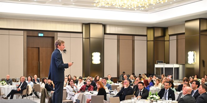 Harvard, Oxford ve Michigan State akademisyenleri �stanbul'daki e�itim zirvesinde bulu�tu