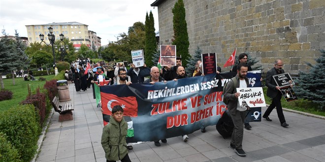 Erzurum'da sa�l�k �al��anlar� 151 haftad�r Gazze i�in y�r�yor