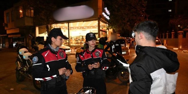 �zmir'de drift yapan 67 s�r�c�ye para cezas� kesildi - Son Dakika Haber