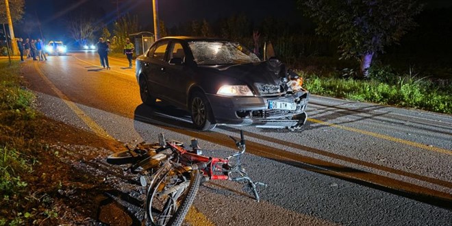 Otomobil ile motosiklet kafa kafaya �arp��t�: 1 �l� - Son Dakika Haber