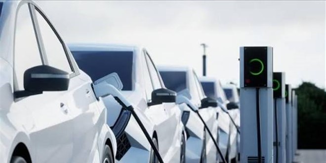 Yollarda tarihi d�n���m: Sat�lan her iki ara�tan biri elektrikli veya hibrit! - Son Dakika Haber