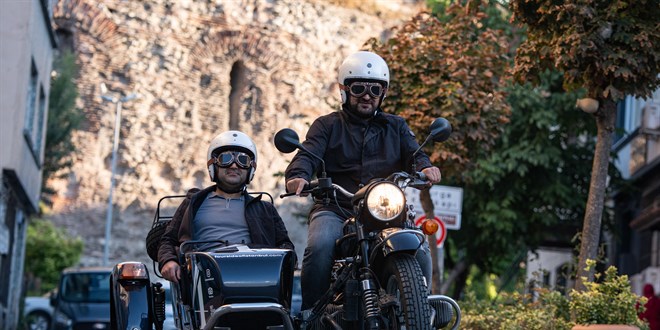 �stanbul'da sepetli motosikletlerle bo�az yolculu�u