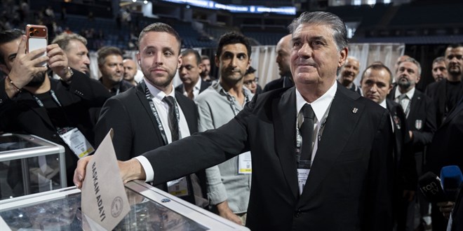 Serdal Adal�, yeniden Be�ikta� ba�kan� se�ildi
