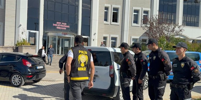G�r�lt� tart��mas� cinayetle sonu�land�: Ya�l� �ifti �ld�ren kom�u adliyede - Son Dakika Haber