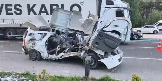 Ankara'da trafik kazas�nda 2 ki�i �ld�, 2 ki�i yaraland�