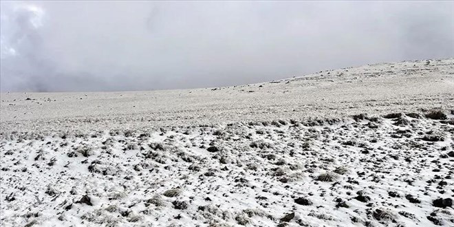 Kars ve Ardahan'�n y�ksek kesimlerinde kar etkili oldu - Son Dakika Haber
