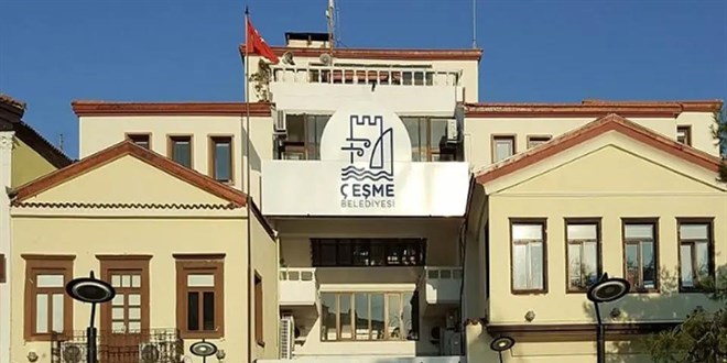 �e�me Belediyesi'ne operasyon: �mar evraklar�n� yakarken yakaland�lar! - Son Dakika Haber