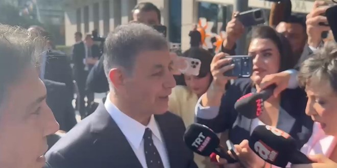 AK Parti'ye kat�lan Cemil Tugay: �zmir bir anda rahatlayacak, iyi olacak - Son Dakika Haber