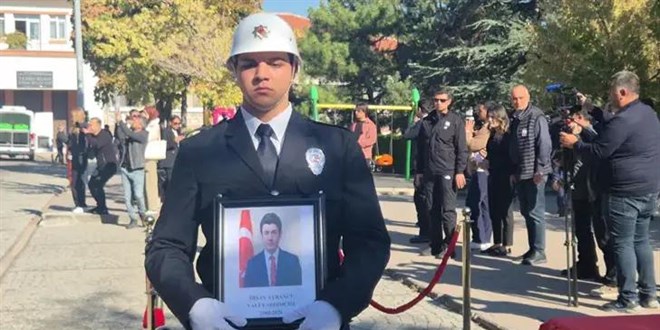 Silahla vurulmu� halde bulunan vali yard�mc�s�n�n cenazesi memleketine u�urland� - Son Dakika Haber