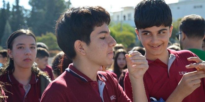 Didim'de rekor denemesi: Binlerce ki�i ayn� anda zeytinya�� tatt�