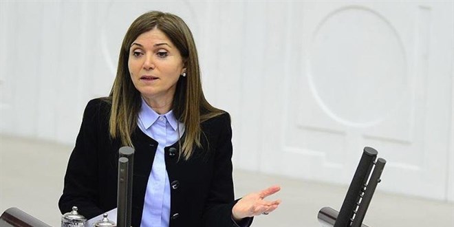 MHP'li Z�hal Topcu: Do�ru sorular sormay� ��renin