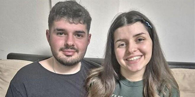 G�zya�lar� sel oldu... Yan yana g�m�ld�ler - Son Dakika Haber