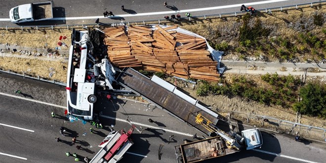 Manisa'daki kazan�n ayr�nt�lar�: �ifa yolculu�u faciayla bitti - Son Dakika Haber