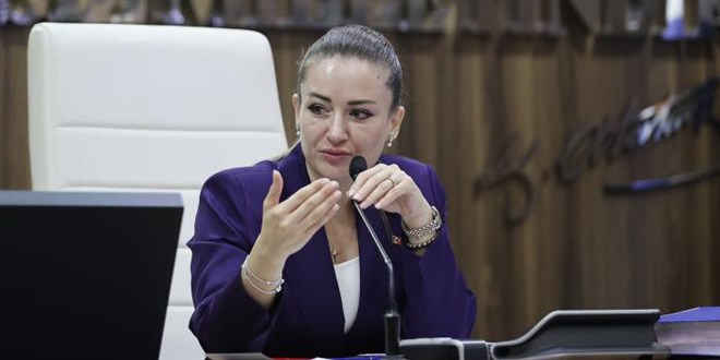 Antalya BB Ba�kanvekili �zdemir'den AK Parti'ye ge�ece�i iddialar�na yan�t
