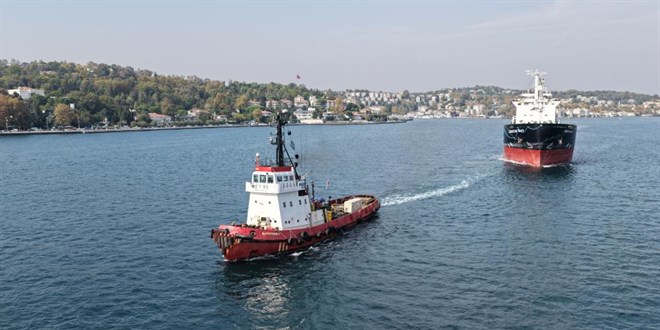 Karadeniz'de vurulan iki gemi �stanbul Bo�az�'ndan ge�ti