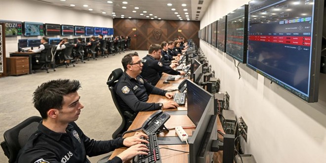 'Elektronik izlemeyi romantize etmememiz gerekiyor'