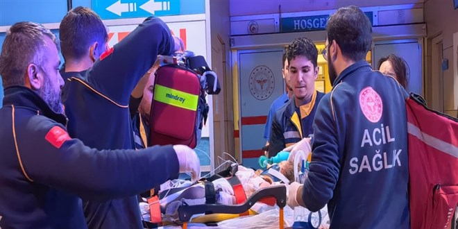 Otomobilin �arp�p, �zerinden ge�ti�i 2 ya��ndaki Melis kurtar�lamad� - Son Dakika Haber