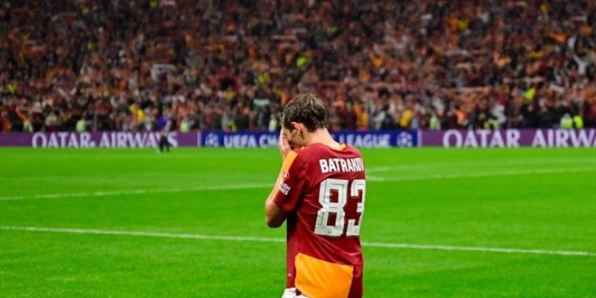 Aleksey Batrakov sar�-k�rm�z�l� formayla ilk gol�n� att�