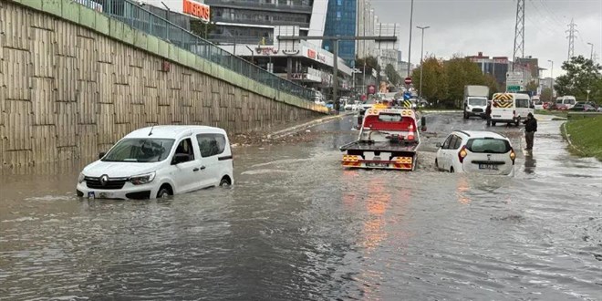 �stanbul'da okullardan sonra �niversitelere de 1 g�n ara verildi - Son Dakika Haber