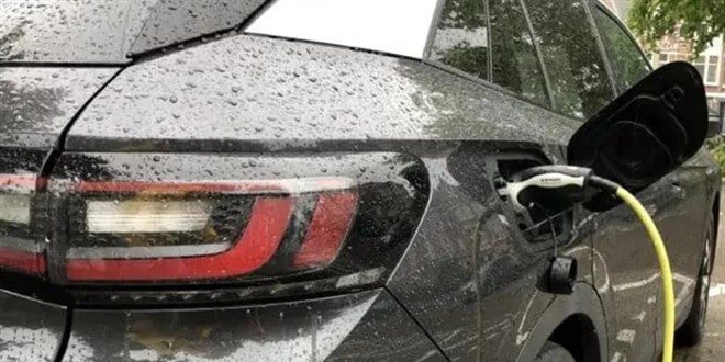 Elektrikli ara�lar ya�murda g�venli mi, �arp�lma riski var m�?