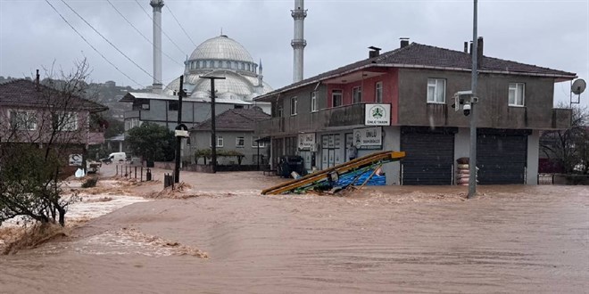 Kocaeli'de �iddetli sa�anak: Okullar yar�n da tatil edildi - Son Dakika Haber