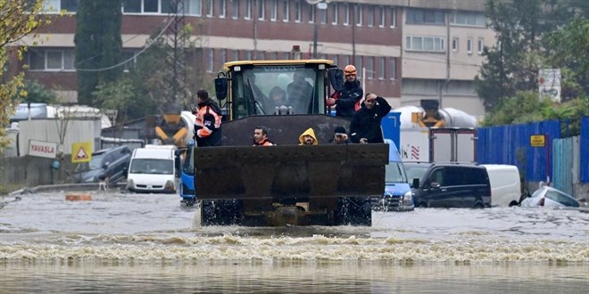 �stanbul'daki selde can kayb� 3'e y�kseldi - Son Dakika Haber