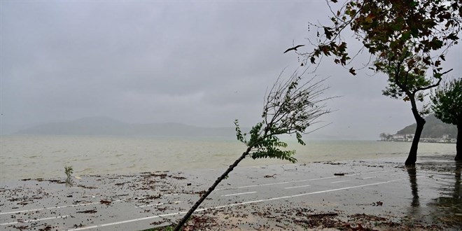 �stanbul Valili�i'nden 'kuvvetli ya���' uyar�s�