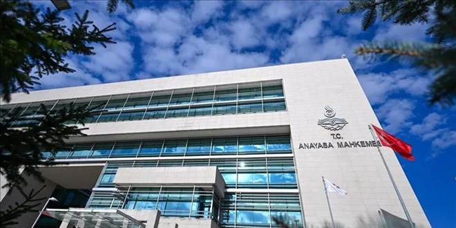 AYM'den 15 siyasi parti hakk�nda su� duyurusu karar�