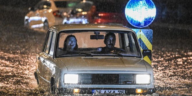 Ankara'da �iddetli ya��� ve f�rt�na alarm�: Valilik ve ABB teyakkuzda