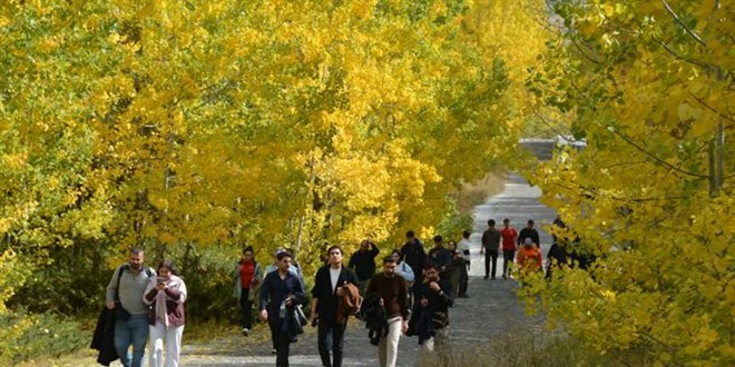 100 ��retmen Nemrut Kalderas�'nda do�a y�r�y��� yapt�