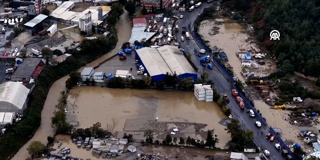 Dere yata��nda bulunan stadyumun y�k�m�na ba�land� - Son Dakika Haber