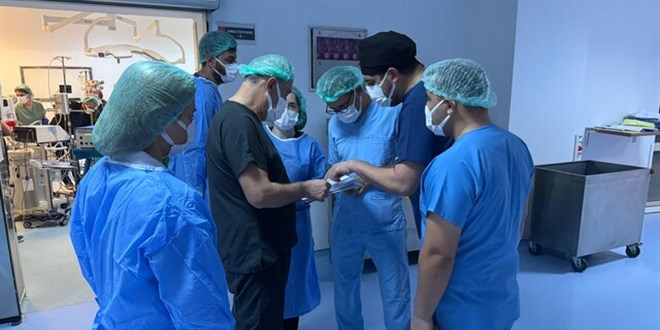 2 ya��ndaki bebek, organlar�yla 3 ki�iye hayat oldu