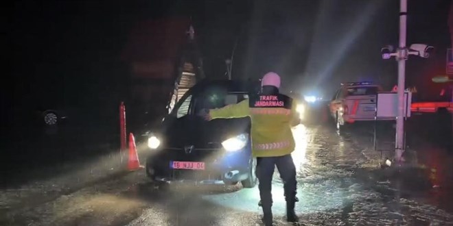 Uluda�'da kar kal�nl��� 20 santimetreye ula�t�: Jandarma denetime ge�ti - Son Dakika Haber