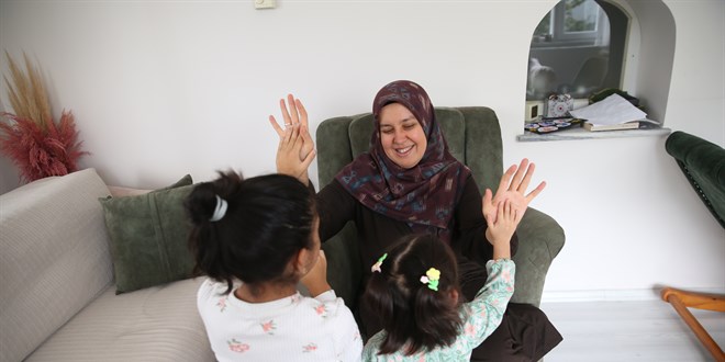 Meryem tek b�y�mesin diye Berfin'e de koruyucu aile oldu - Son Dakika Haber