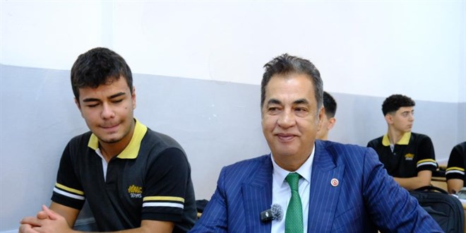 Mezun oldu�u liseye y�llar sonra rekt�r olarak d�nd�