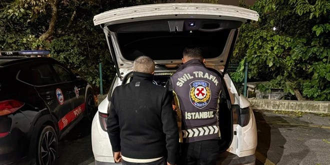 Yolu kapat�p trafi�i engellediler: 384 bin 712 lira idari para cezas�