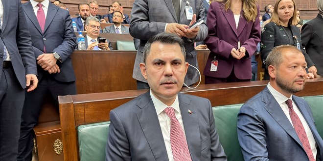 Bakan Kurum'dan �zg�r �zel'e tepki: �ftira siyaseti yap�yor