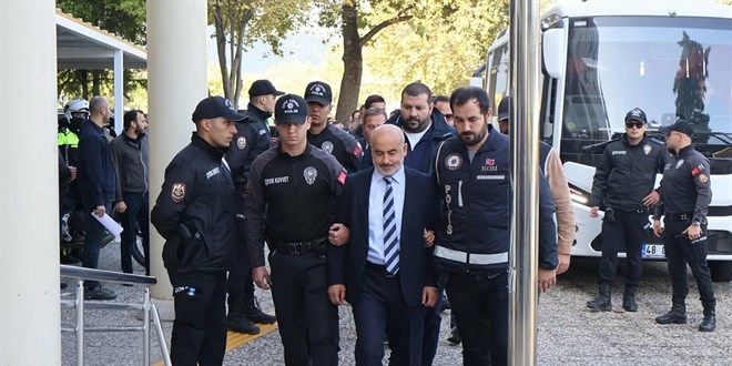 Milas Belediye Ba�kan� Fevzi Topuz ve o�lu tutukland�