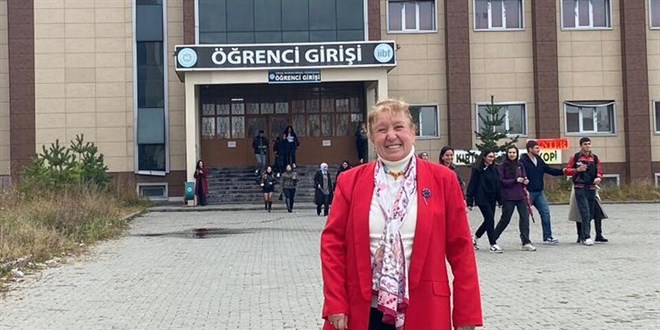 'E�itimde ya��n �nemi olmaz': 71 ya��ndaki y�ksek lisansa ba�lad�