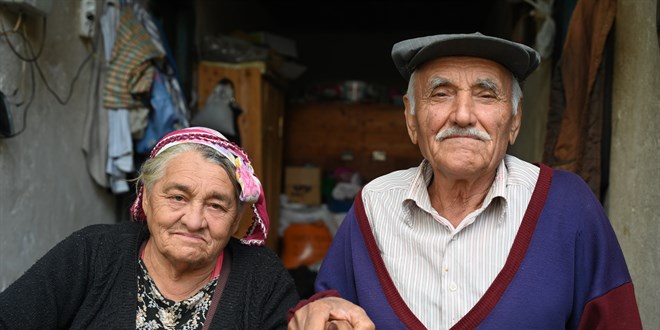 1400 metre rak�mdaki 100 y�ll� evde 57 y�l� geride b�rakt�lar - Son Dakika Haber