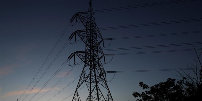Fransa'da f�rt�nalar�n ard�ndan yakla��k 59 bin hanede elektrik kesintisi s�r�yor