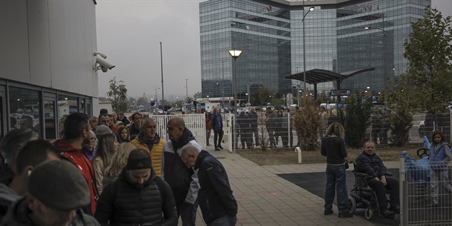 S�rbistan'da Vucic yenilgiyi kabul etti: ��renci Listesi kazand�