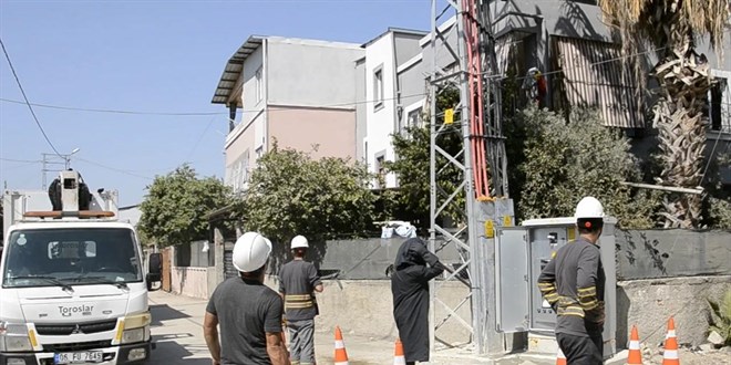 Elektrik ka�a��na kar�� caddelerde �zel ara�la tarama - Son Dakika Haber
