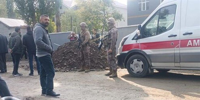 Toprak anla�mazl��� kanl� bitti: Emekli polis ve ye�eni hayat�n� kaybetti - Son Dakika Haber