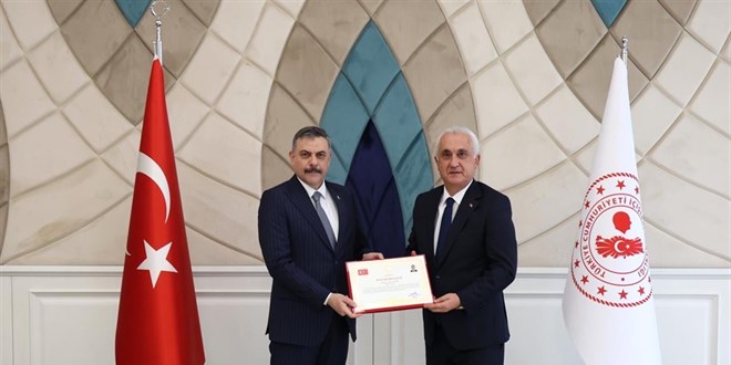 Bakan �ift�i, 17 m�lki idare amirine ba�ar� belgesi verdi - Son Dakika Haber
