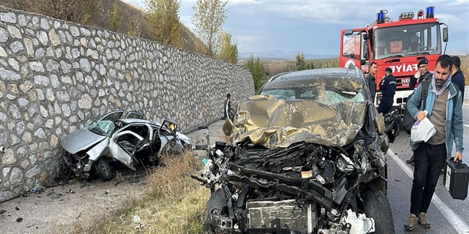 �orum'da feci kaza: Otomobil ile cip �arp��t�, 4 �l� - Son Dakika Haber